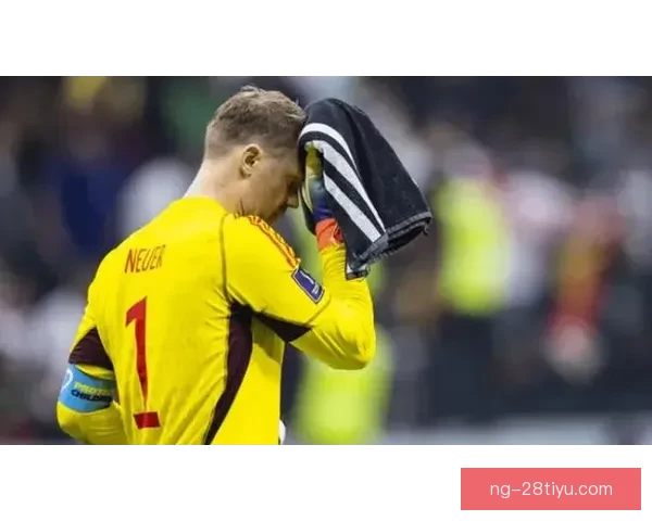 拜仁官方诺伊尔左小腿撕裂伤缺